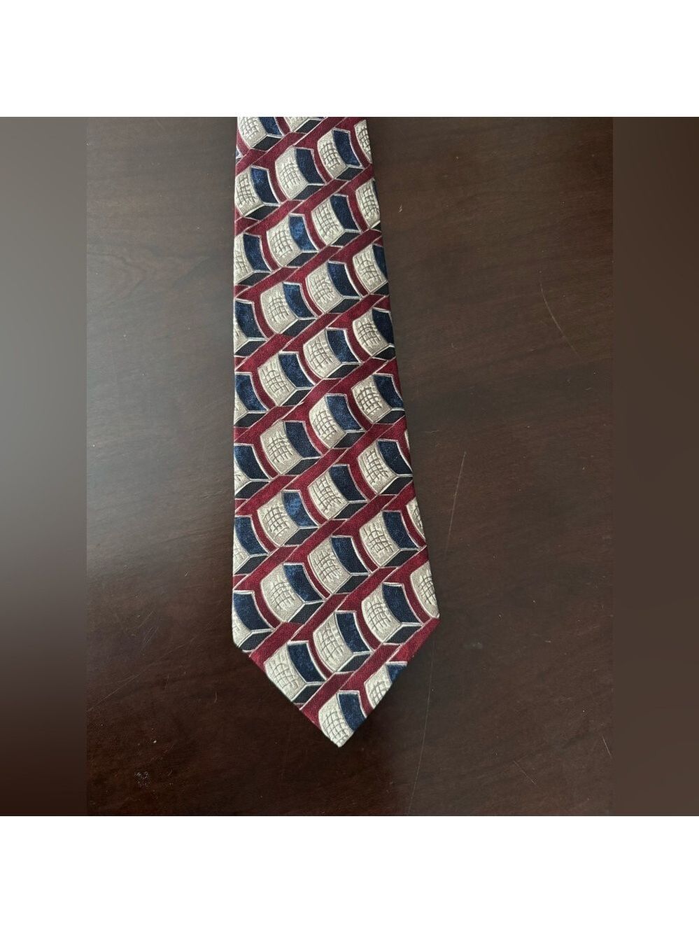 Men's 417 by Van Heusen Burgundy/ Blue pattern tie. 100% Italian Silk.